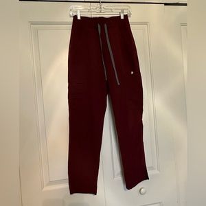 Women’s Maroon Figs Yola Skinny high waisted scrub bottoms XS petite
